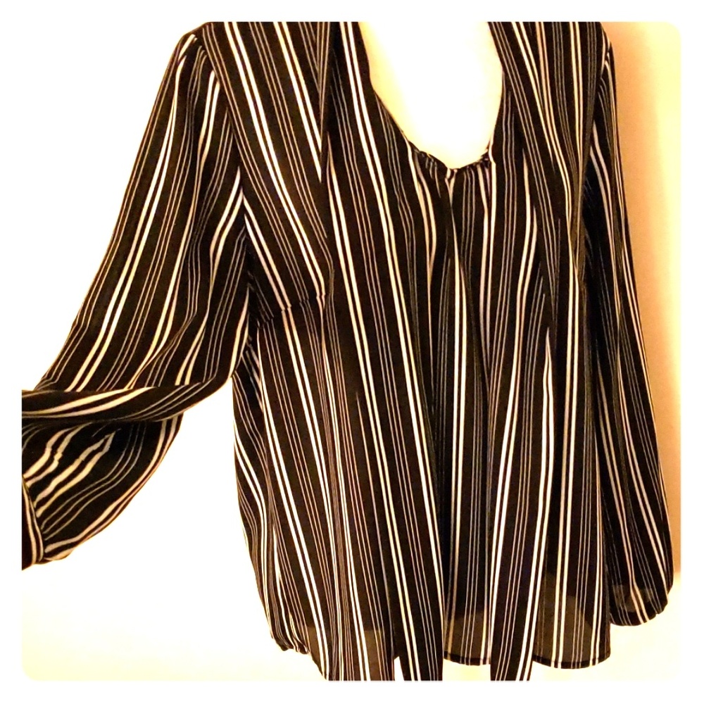 ⚘ 2 for $12 ⚘ Striped VNeck Blouse